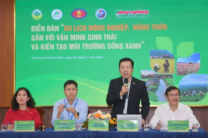 Diễn đàn “Du lịch nông thôn gắn với văn minh sinh thái và kiến tạo môi trường sống xanh” được tổ chức tại Trường Đại học Khoa học Xã hội và Nhân văn (ĐHQG-HCM). Ảnh: Nguyễn Thủy.